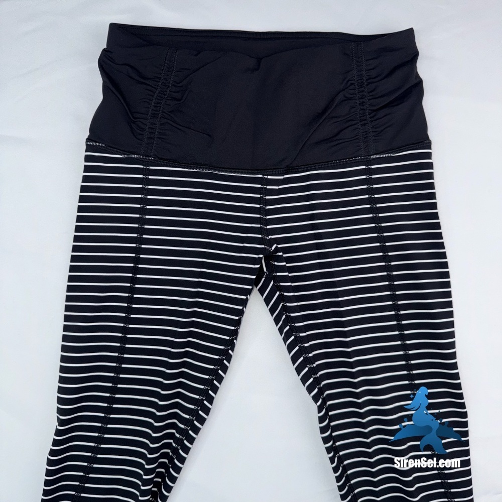 1076 lululemon Runday Crop Run Tight – Size 4 – Parallel Stripe Black White